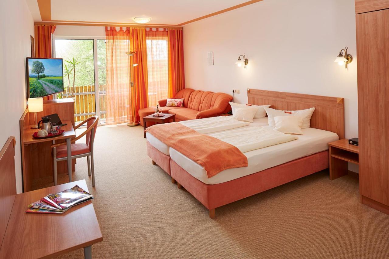 Land- Und Aktivhotel Altmuehlaue Бад Родах Екстериор снимка