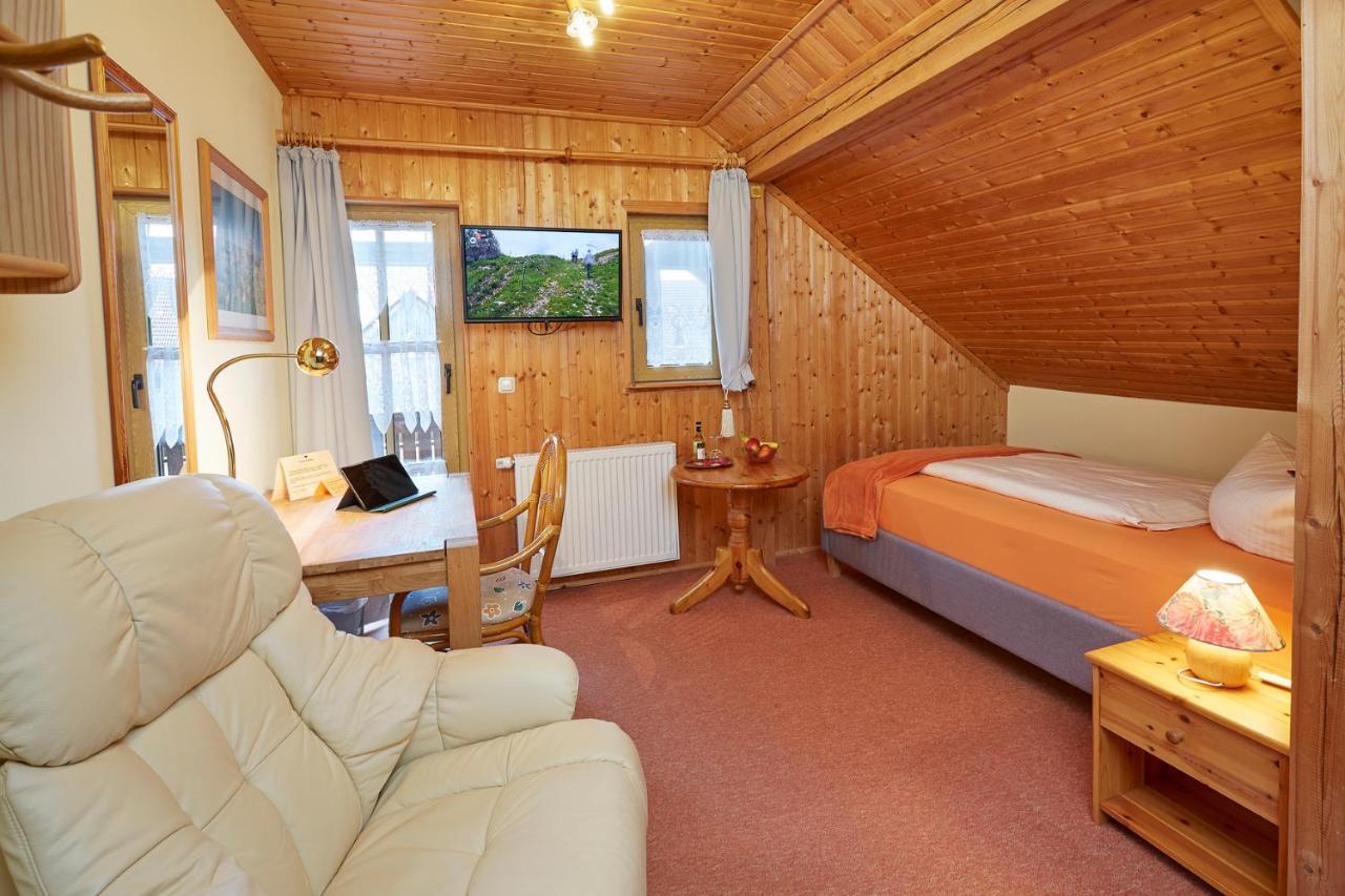 Land- Und Aktivhotel Altmuehlaue Бад Родах Екстериор снимка
