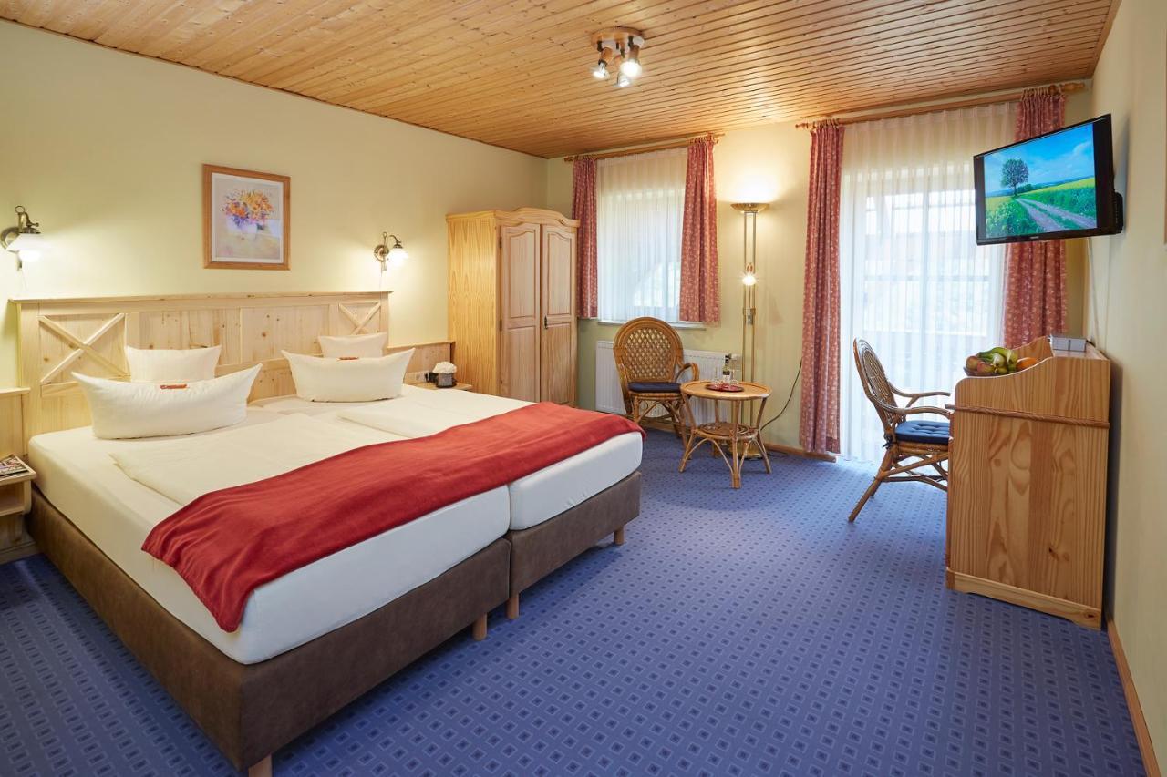 Land- Und Aktivhotel Altmuehlaue Бад Родах Екстериор снимка