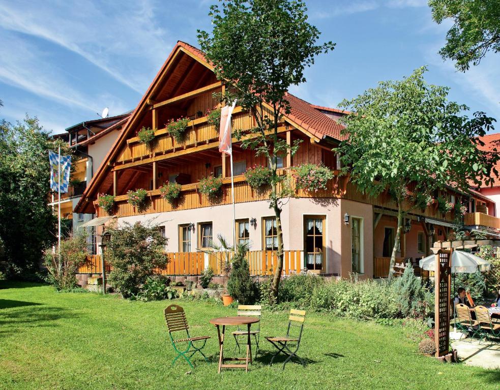 Land- Und Aktivhotel Altmuehlaue Бад Родах Екстериор снимка